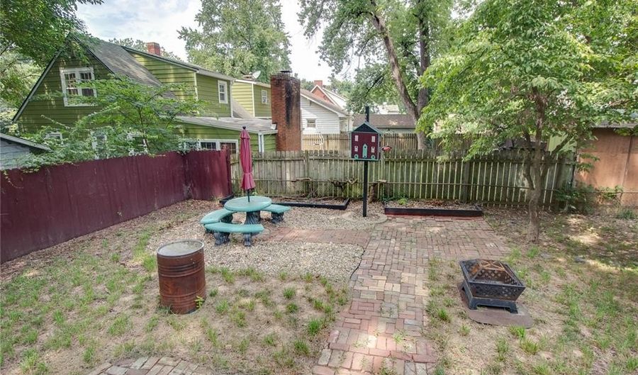 2430 Maxey St, Alton, IL 62002 - 3 Beds, 2 Bath