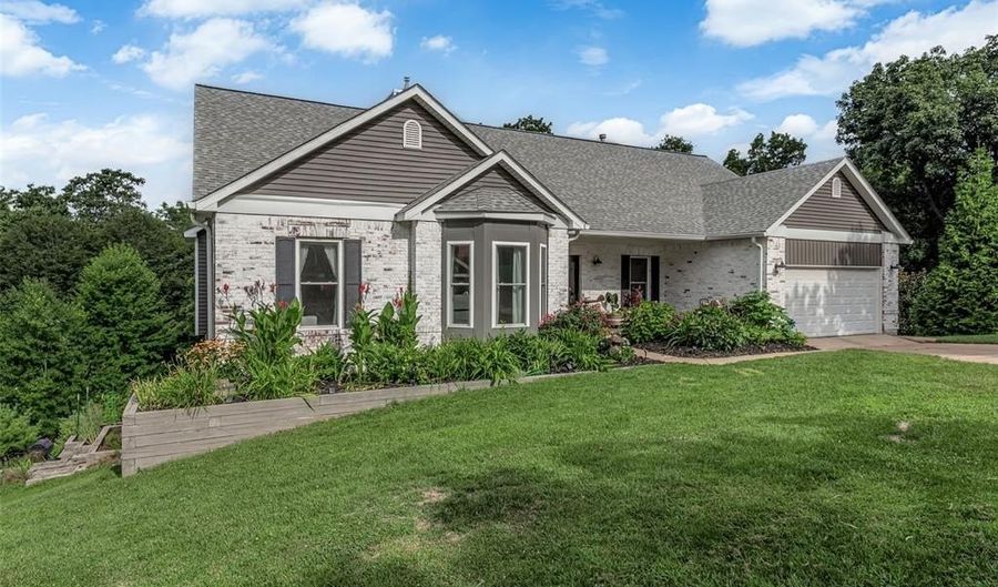 215 Cobblefield Ct, Ballwin, MO 63011 - 4 Beds, 3 Bath