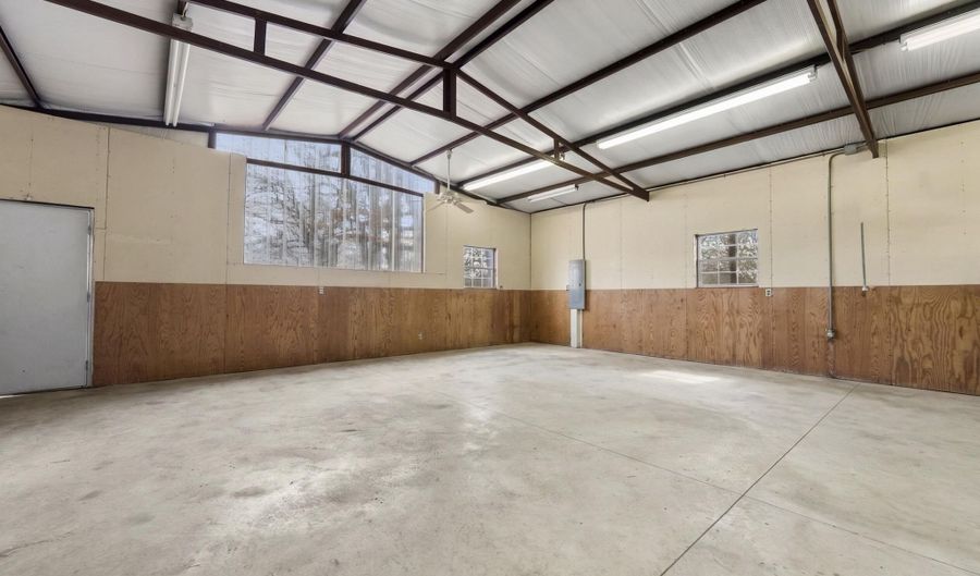 33239 Thompson Rd, Afton, OK 74331 - 4 Beds, 4 Bath