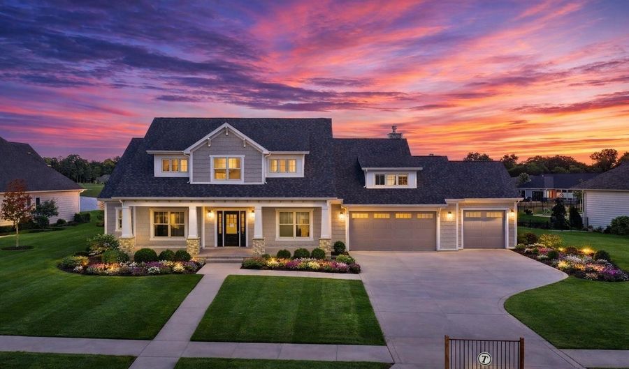 2002 Approach Dr, Auburn, IN 46706 - 5 Beds, 5 Bath
