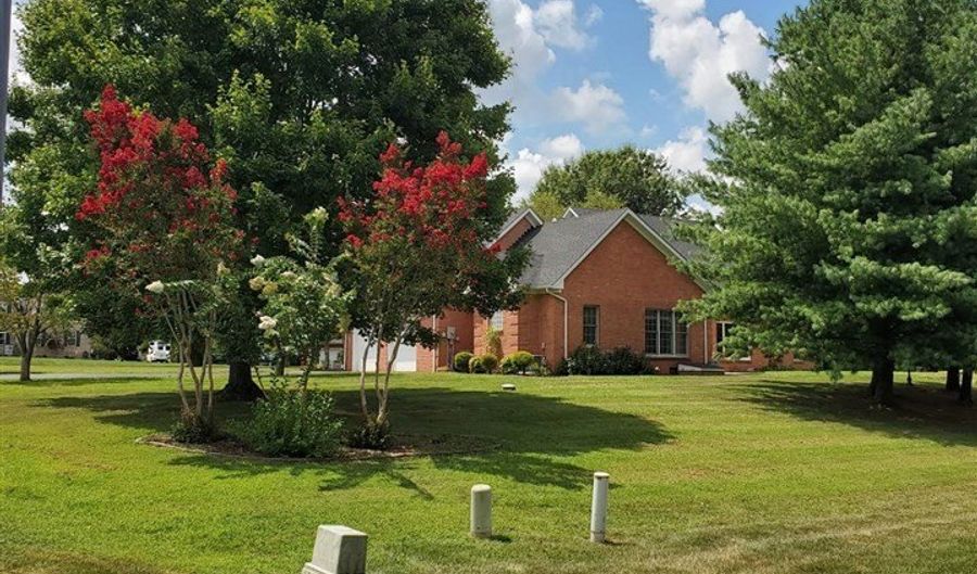 218 Cambridge Grove Cir, Alvaton, KY 42122 - 3 Beds, 2 Bath