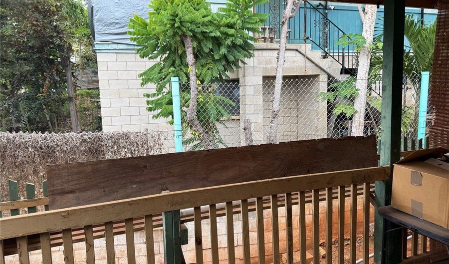 1358 Wanaka St, Honolulu, HI 96818 - 6 Beds, 3 Bath