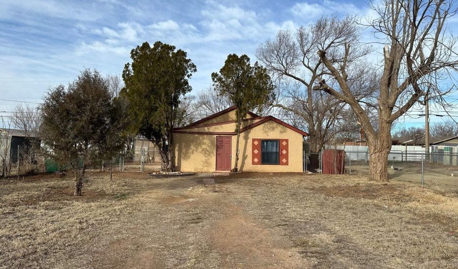 1220 S Lea St, Clovis, NM 88101 - 2 Beds, 1 Bath