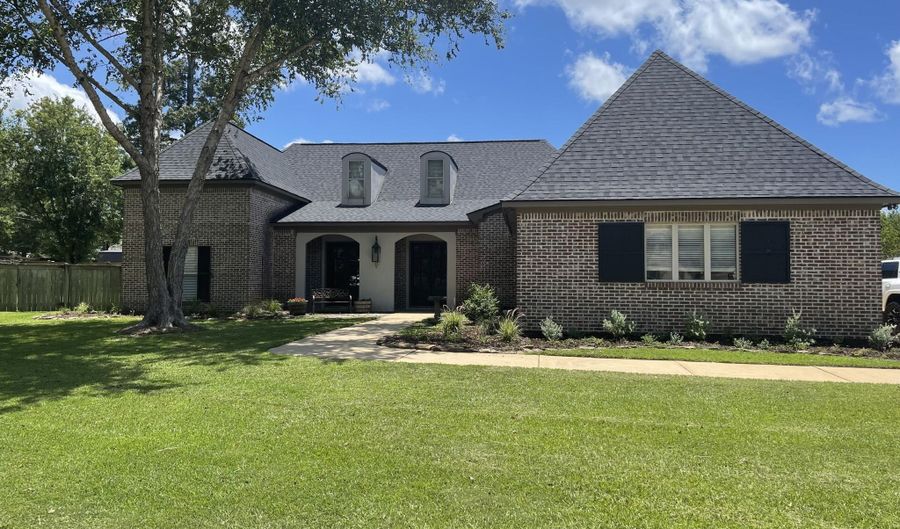 148 W Legacy Dr, Brandon, MS 39042 - 4 Beds, 3 Bath