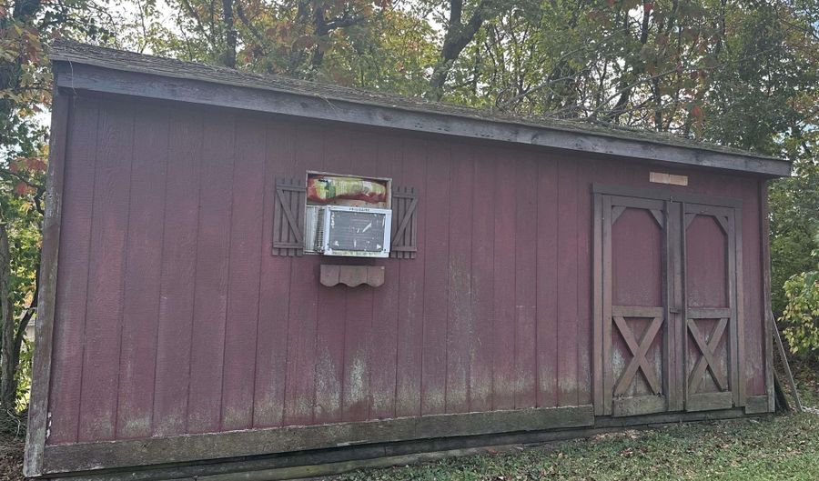 2210 30th St, Bedford, IN 47421 - 3 Beds, 2 Bath