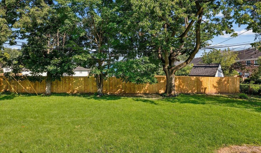 1550 Noe Bixby Rd, Columbus, OH 43232 - 5 Beds, 3 Bath
