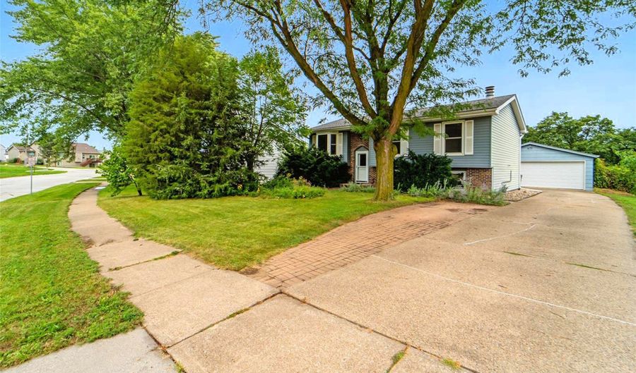 1213 S 14th St, Adel, IA 50003 - 4 Beds, 2 Bath
