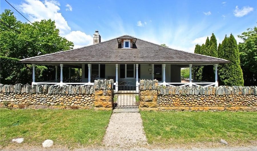 215 Coggeshall Ave, Newport, RI 02840 - 3 Beds, 4 Bath
