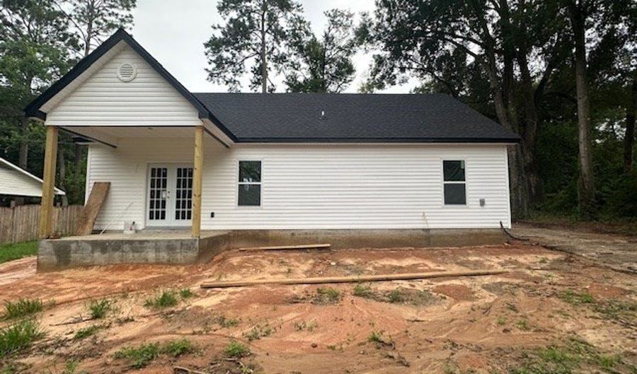 222 Edgewood Dr, Bainbridge, GA 39819 - 3 Beds, 2 Bath