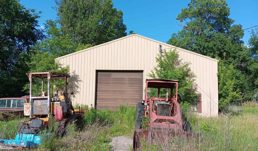 375 Milwaukee Ave, Ainsworth, IA 52201 - 1 Beds, 1 Bath