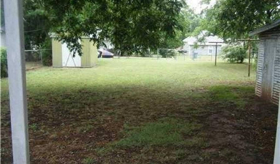 1407 S 9th St, Chickasha, OK 73018 - 2 Beds, 1 Bath