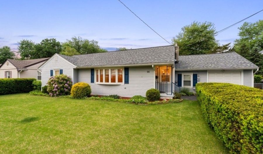96 Comly Rd, Bayonne, NJ 07035 - 3 Beds, 2 Bath