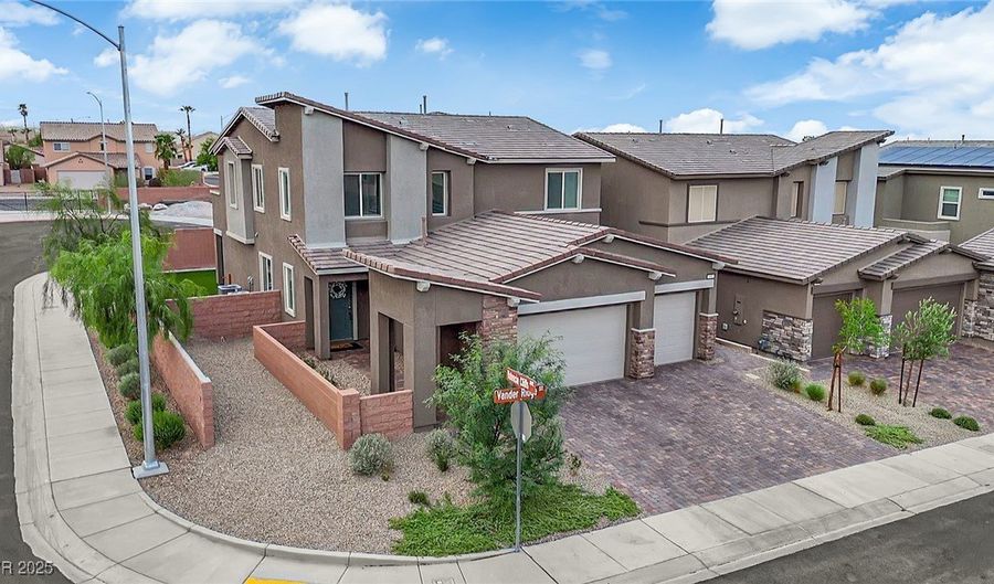 195 Vander Ridge St, Henderson, NV 89012 - 4 Beds, 4 Bath