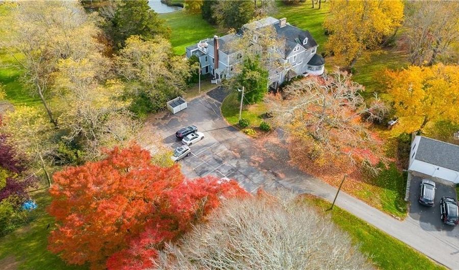 44 Bliss Mine Rd 4, Middletown, RI 02842 - 2 Beds, 3 Bath
