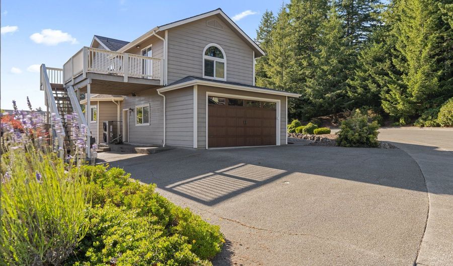 997 KRISTA Ln, Brookings, OR 97415 - 3 Beds, 3 Bath