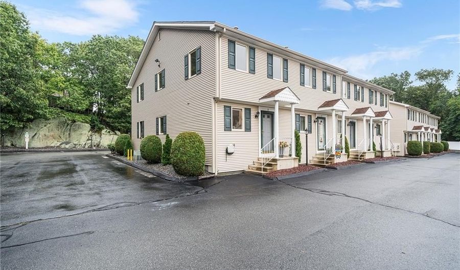 165 Holland St 18, Cranston, RI 02920 - 2 Beds, 2 Bath