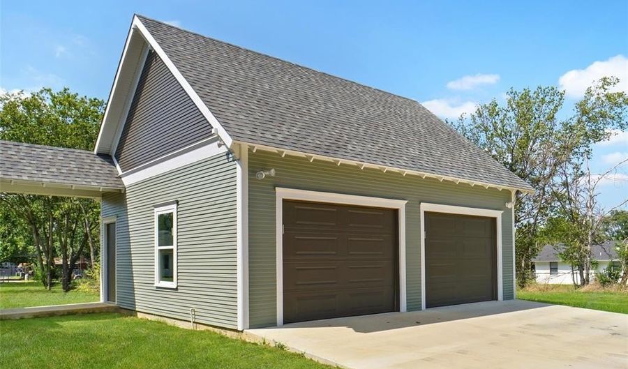 507 N Wickham St, Alvord, TX 76225 - 2 Beds, 2 Bath