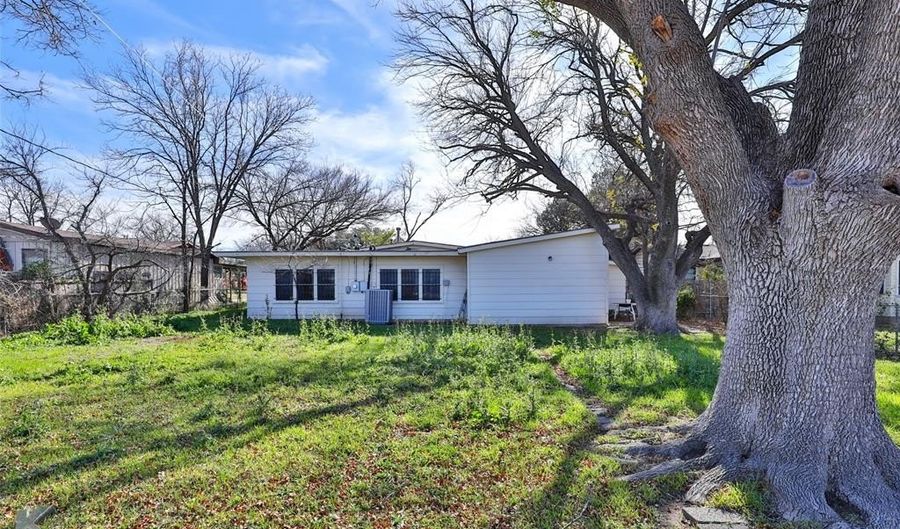 650 E North 23rd St, Abilene, TX 79601 - 6 Beds, 2 Bath