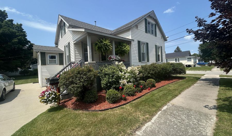 125 Charlotte St, Alpena, MI 49707 - 3 Beds, 2 Bath