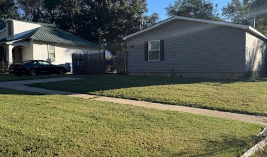 1110 Osage St, Augusta, KS 67010 - 4 Beds, 3 Bath