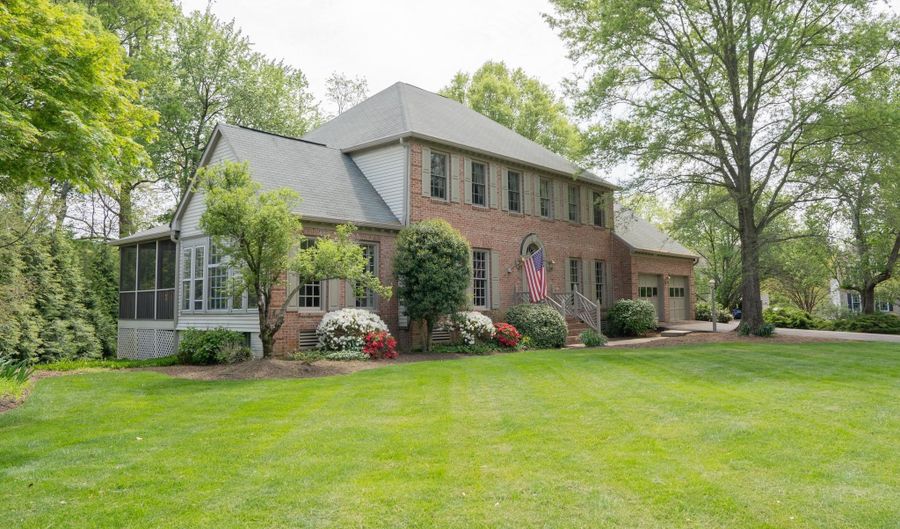 3259 CHRISLAND Dr, Annapolis, MD 21403 - 5 Beds, 4 Bath