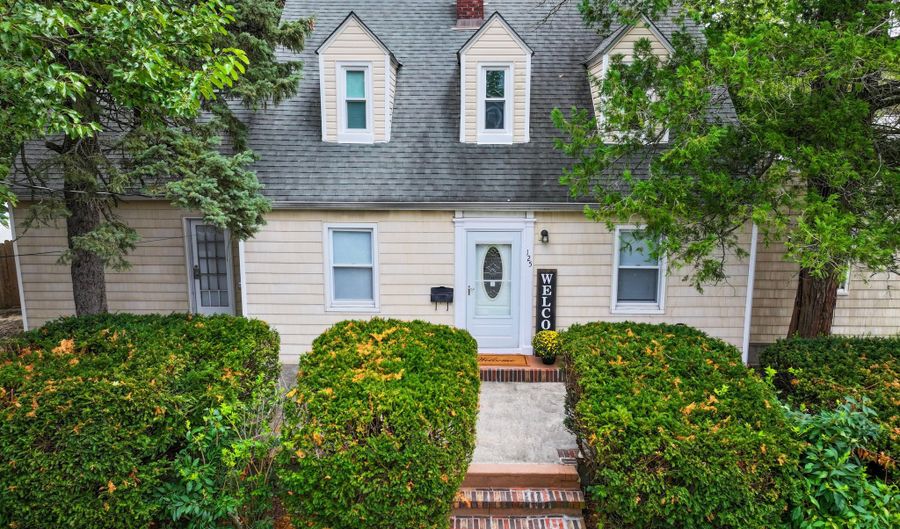 125 Eighth St, Belford, NJ 07718 - 3 Beds, 2 Bath