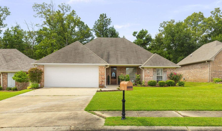 136 Greenfield Ridge Dr, Brandon, MS 39042 - 3 Beds, 2 Bath