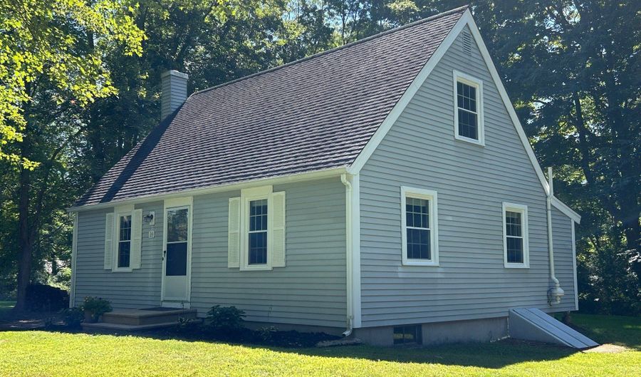 10 Falls River Cir, Essex, CT 06442 - 2 Beds, 1 Bath