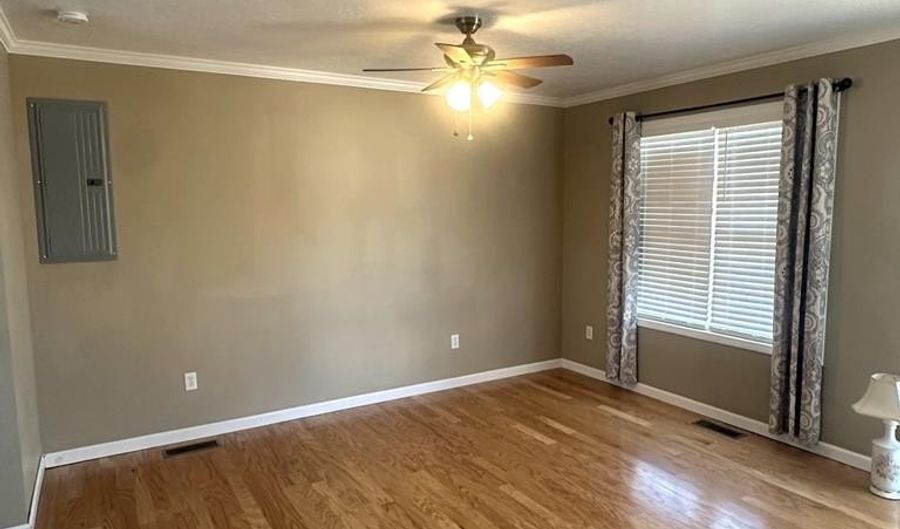 362 Oak St, Big Sandy, TN 38221 - 2 Beds, 1 Bath