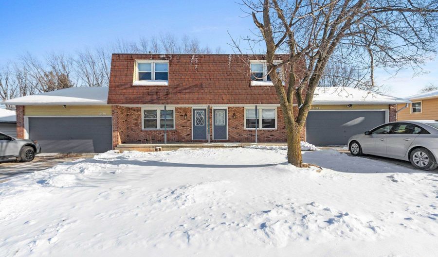 2191 PACKERLAND Dr, Green Bay, WI 54304 - 2 Beds, 2 Bath