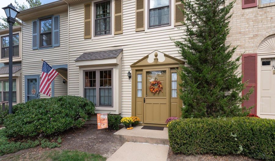 75 Bradford Ct, Aberdeen, NJ 07747 - 2 Beds, 2 Bath