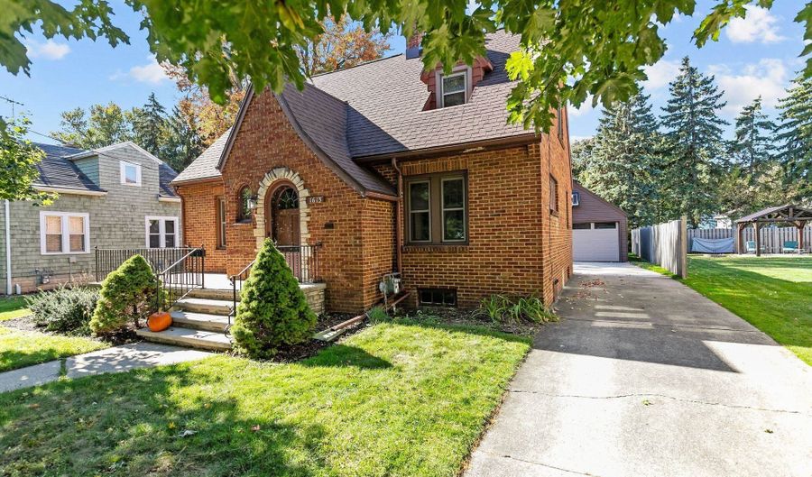 1613 N DIVISION St, Appleton, WI 54911 - 3 Beds, 2 Bath