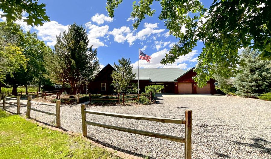 804 VIRGINA ANN Ln, Bloomfield, NM 87413 - 3 Beds, 2 Bath