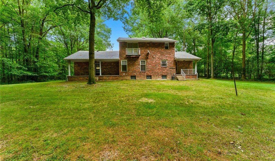 270 Benton St, Austintown, OH 44515 - 3 Beds, 2 Bath