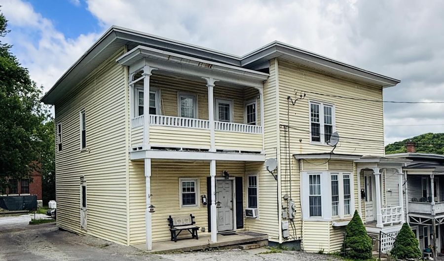 8 Mount St, Barre, VT 05641 - 4 Beds, 2 Bath