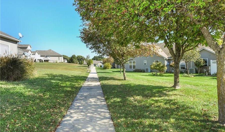 15628 Landauer Cir, Basehor, KS 66007 - 2 Beds, 1 Bath