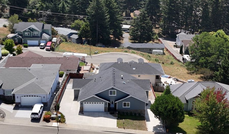 7175 VISTA RIDGE Dr, Brookings, OR 97415 - 3 Beds, 3 Bath
