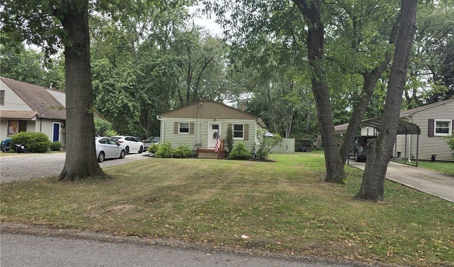 1422 Pin Oak Dr, Akron, OH 44312 - 3 Beds, 1 Bath