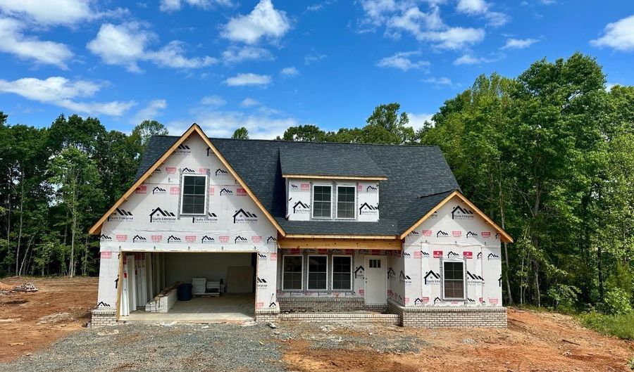 16 Somerset Dr, Appomattox, VA 24522 - 4 Beds, 3 Bath