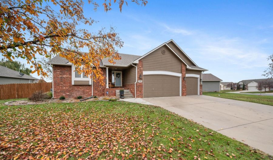 220 S Onewood Dr, Andover, KS 67002 - 4 Beds, 3 Bath