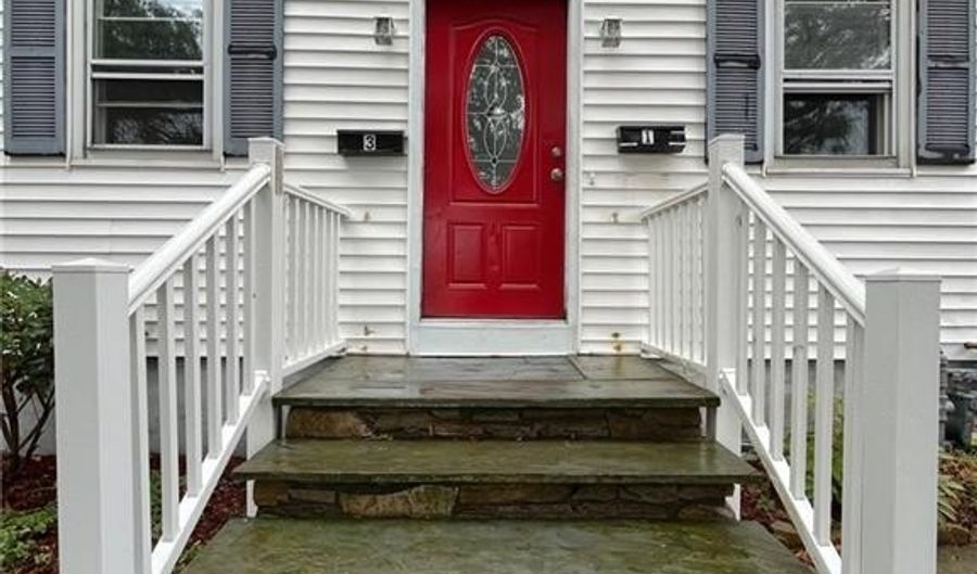 1104 S Broadway Ave 2, East Providence, RI 02914 - 2 Beds, 1 Bath