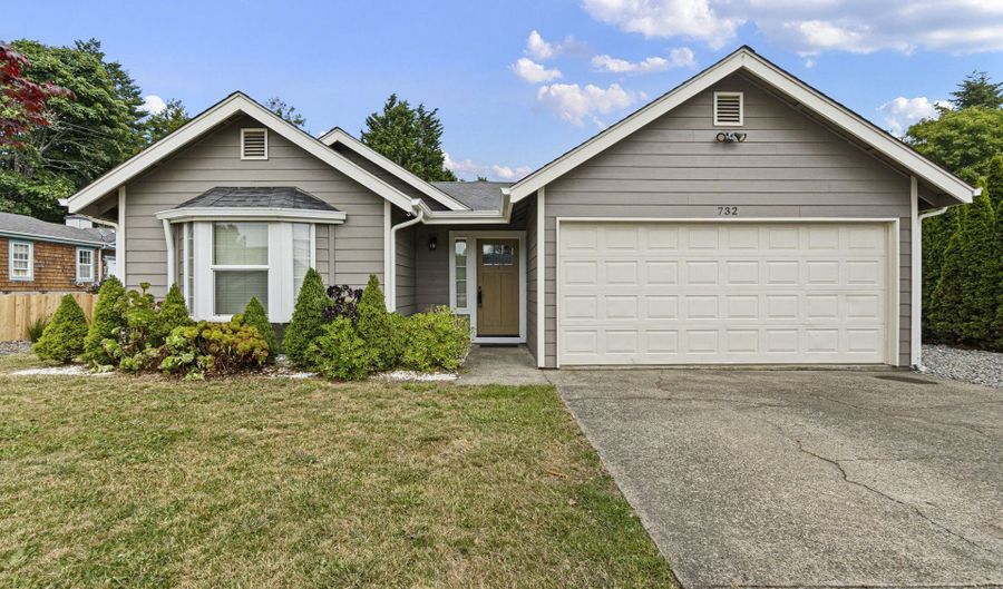 732 3RD St, Brookings, OR 97415 - 3 Beds, 3 Bath