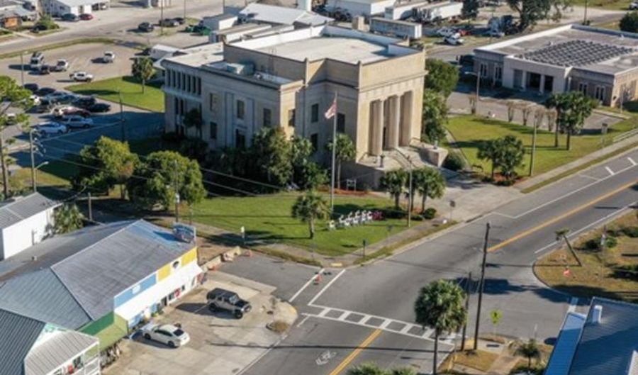 45 Market St, Apalachicola, FL 32320 - 0 Beds, 0 Bath