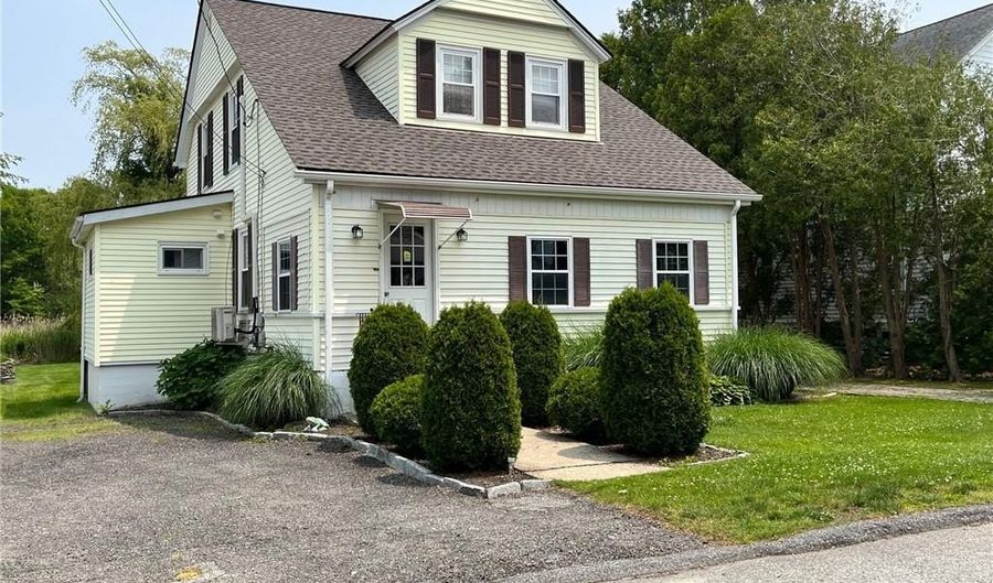 72 Sayles Ave, Warwick, RI 02889 - 3 Beds, 2 Bath