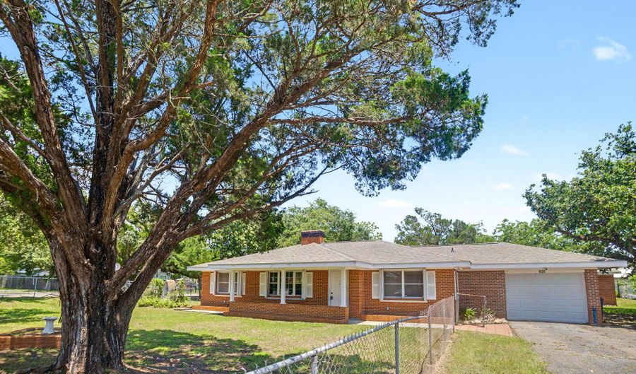 805 Bouslog St, Bay St. Louis, MS 39520 - 3 Beds, 3 Bath