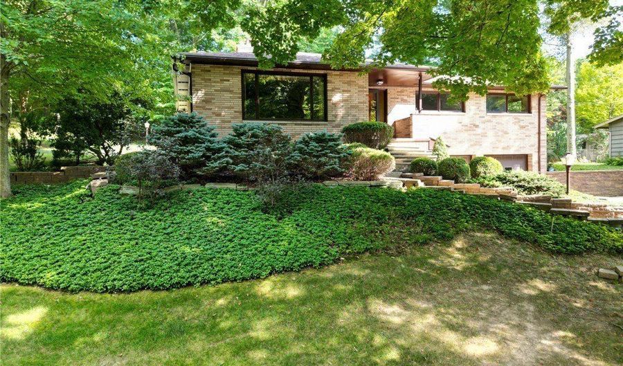 1341 Valley Dr, Akron, OH 44312 - 3 Beds, 2 Bath