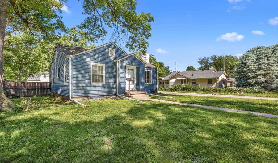 1015 N 13th St, Beatrice, NE 68310 - 2 Beds, 1 Bath