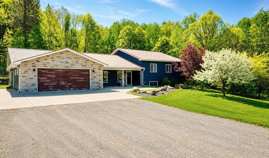 6828 Aurora Dr, Akeley, MN 56433 - 5 Beds, 4 Bath