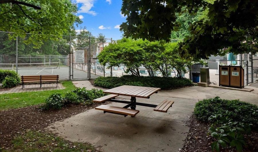 10654 MONTROSE Ave 3, Bethesda, MD 20814 - 2 Beds, 1 Bath