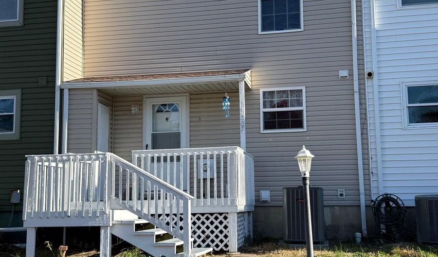 207 CHENAULT Ct, Dover, DE 19901 - 2 Beds, 2 Bath